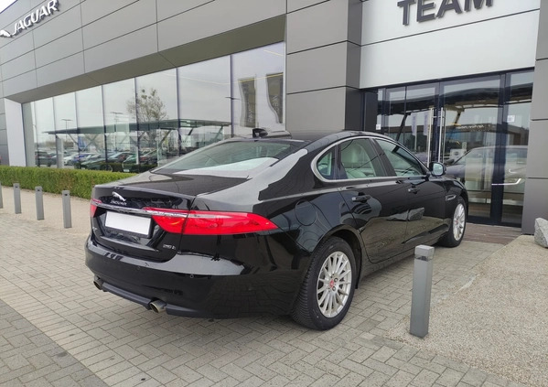 Jaguar XF cena 99900 przebieg: 155587, rok produkcji 2018 z Radzyń Podlaski małe 742